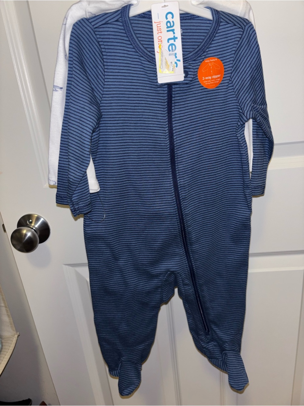 New 2PC Carters zip up sleeper size 6m